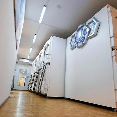 Capsule hotel Space *