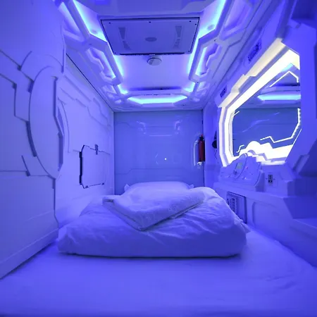 Capsule hotel Space *