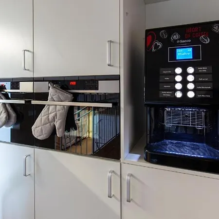 Capsule hotel Space *