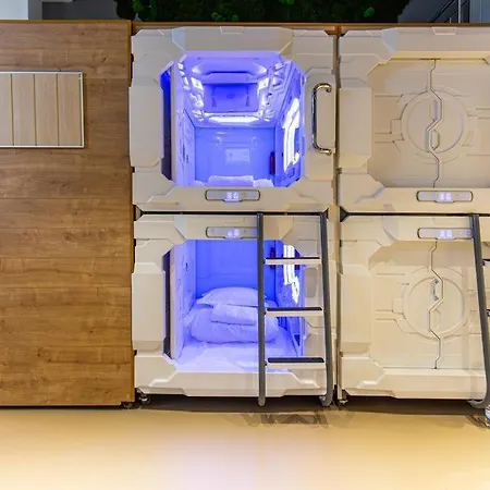 Capsule hotel Space